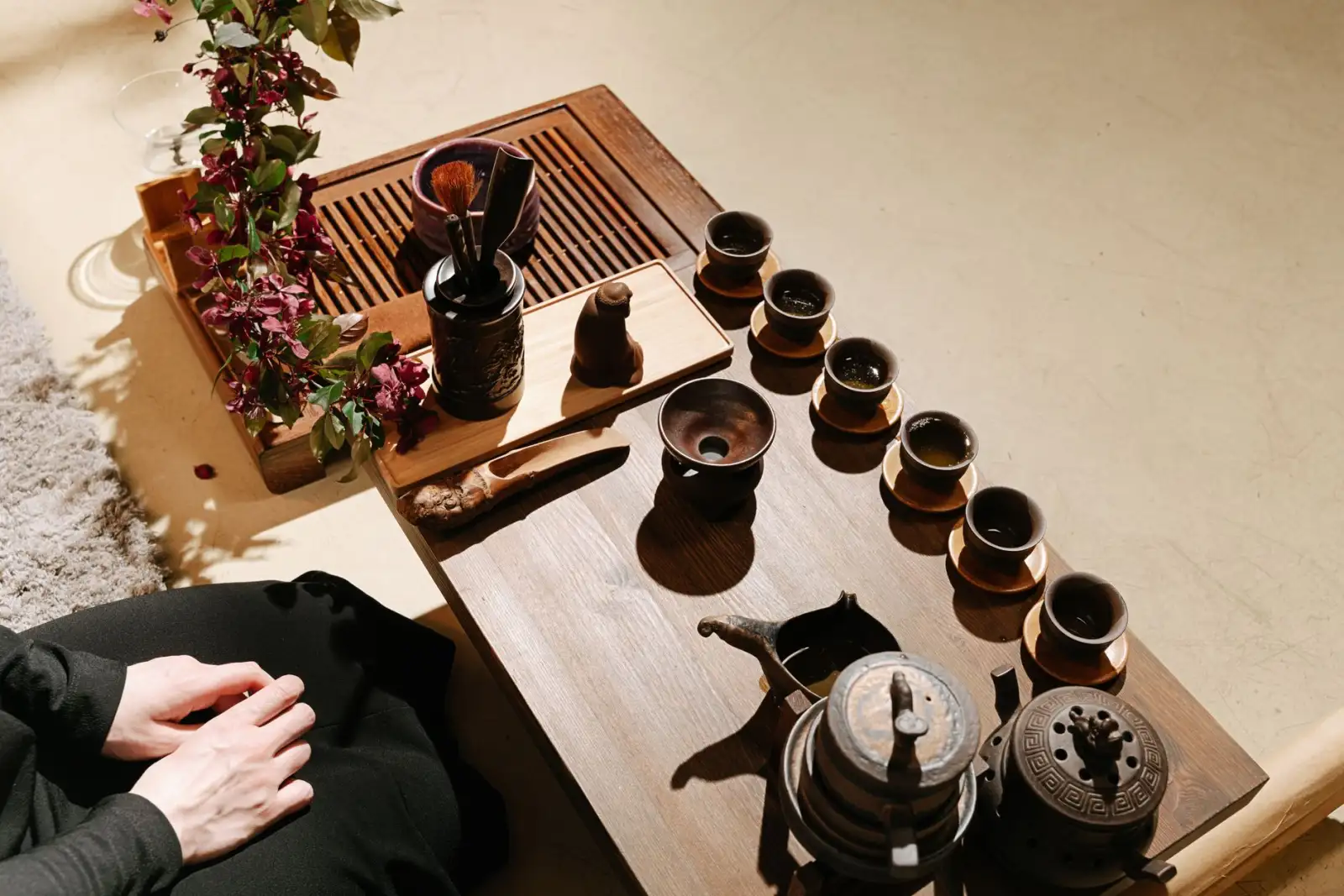 技术方案选型对比：自建研发团队与深圳软件开发服务商的成本分析