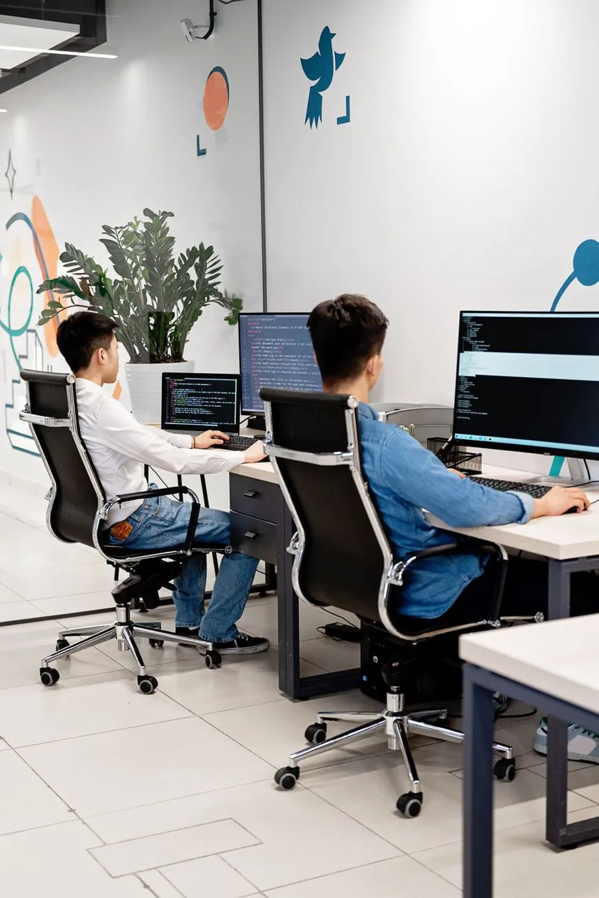 深圳科技企业技术方案外包与自研团队搭建的成本效益分析正文配图 1